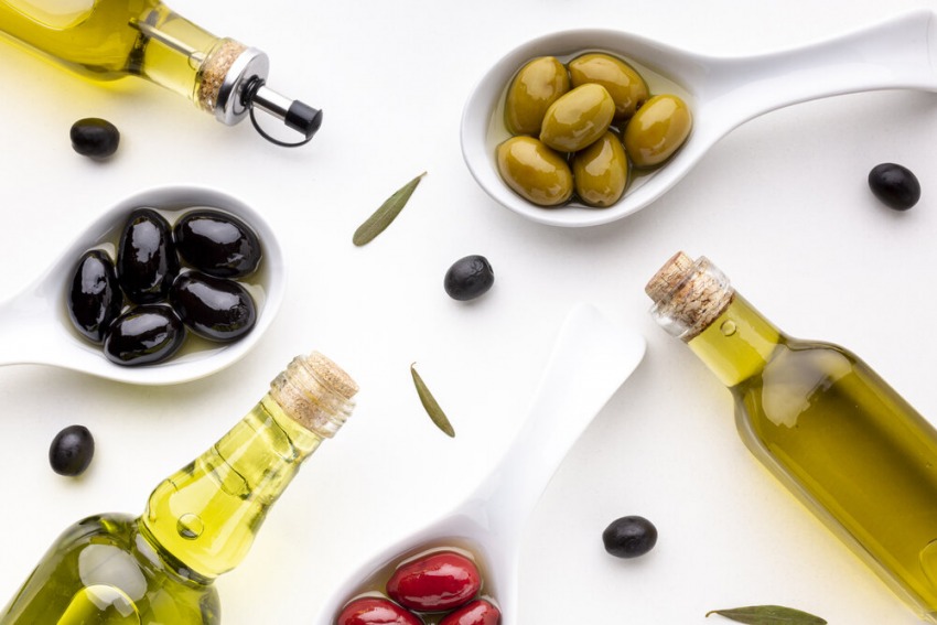 zelene a cierne olivy